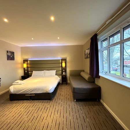 Premier Roomz Two Mills Ledsham  Exteriér fotografie