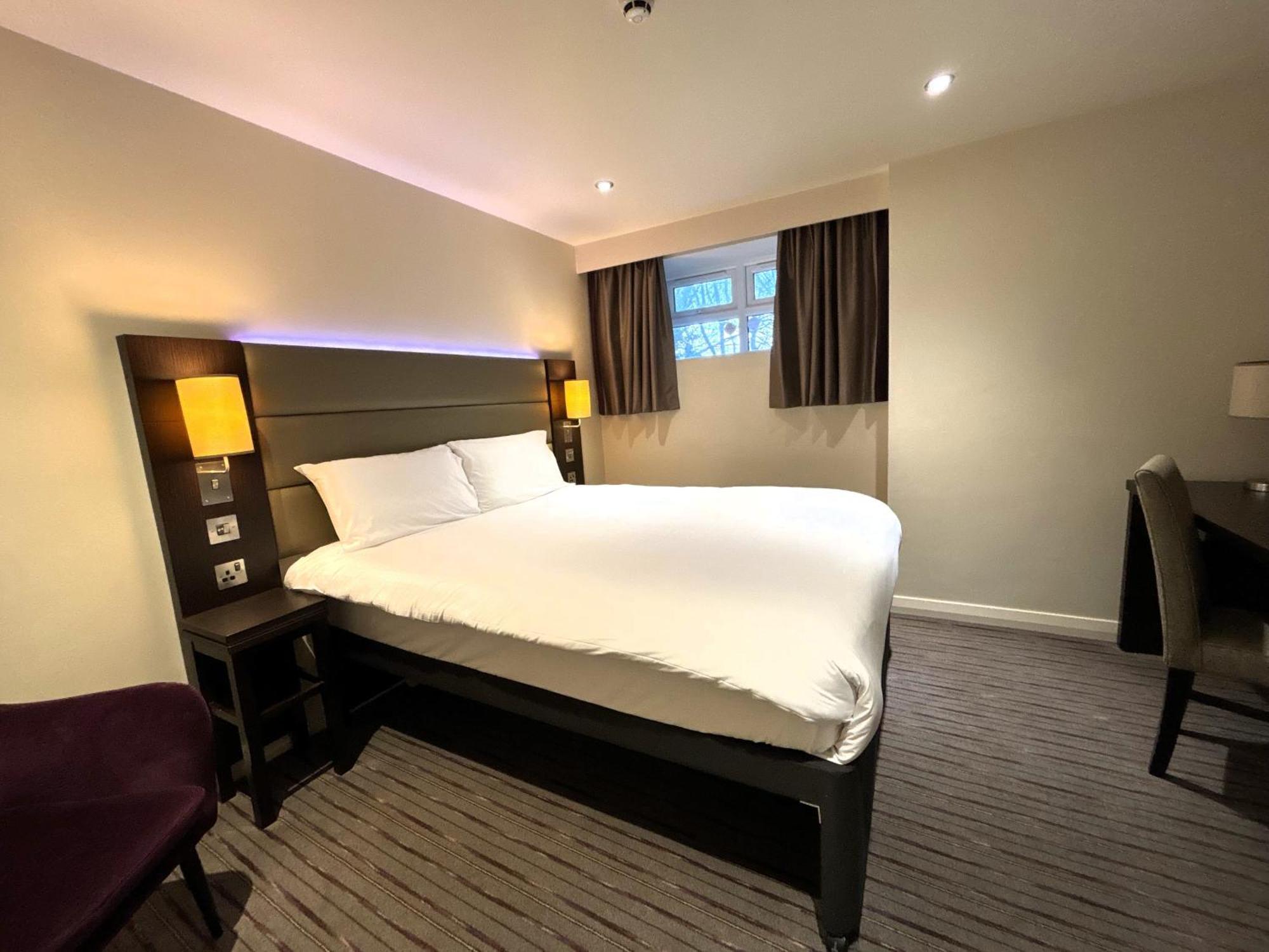 Premier Roomz Two Mills Ledsham  Exteriér fotografie